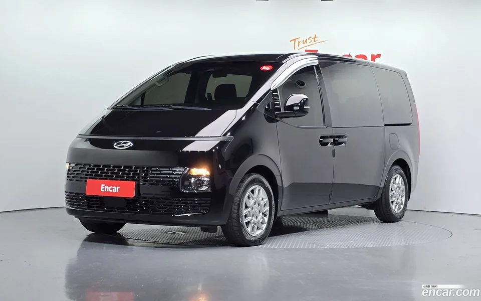Hyundai Staria 11 2023 — photo 1, buy with delivery to Moscow