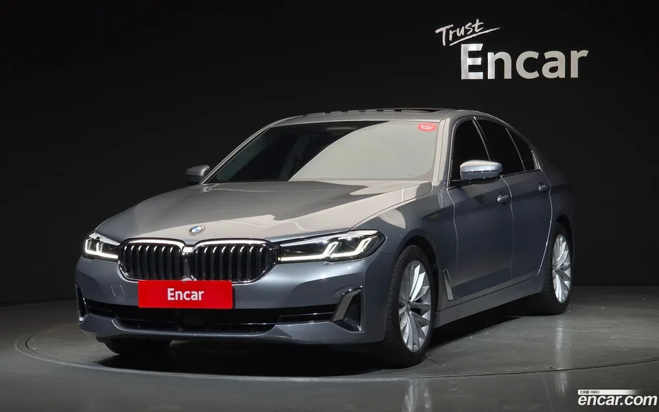BMW 5 Series 520i 2023 — photo 1, buy with delivery to Moscow