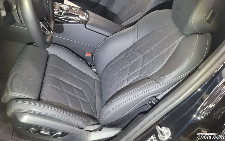 BMW 5 Series 520i M 2024 — thumbnail 2