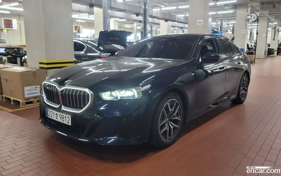 BMW 5 Series 520i M 2024 — photo 1, buy with delivery to Moscow
