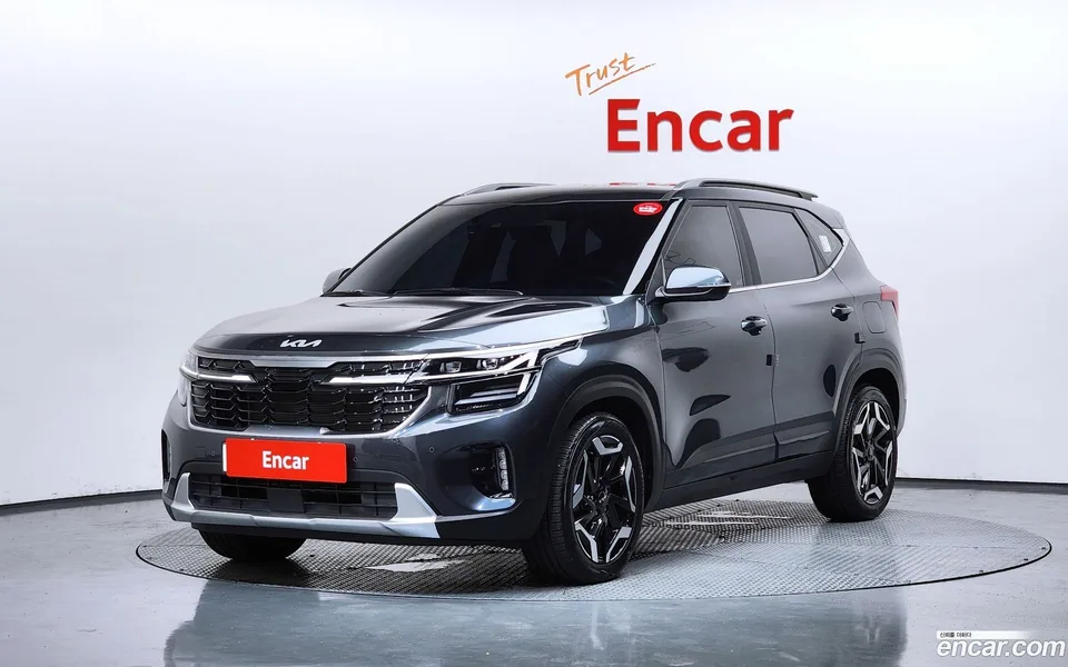 Kia Seltos 2.0 2WD 2023 — photo 1, buy with delivery to Moscow