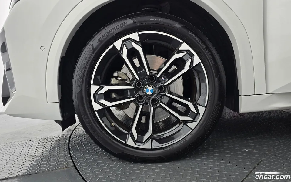 BMW X2 xDrive 20i M 2025 — thumbnail 2