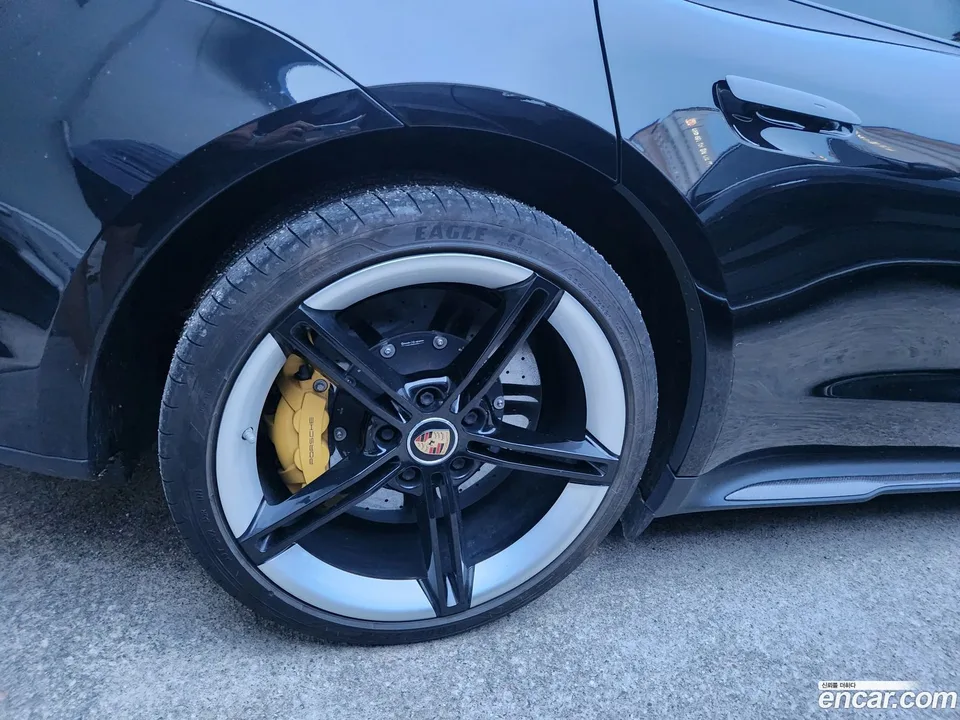 Porsche Taycan S 2022 — thumbnail 2