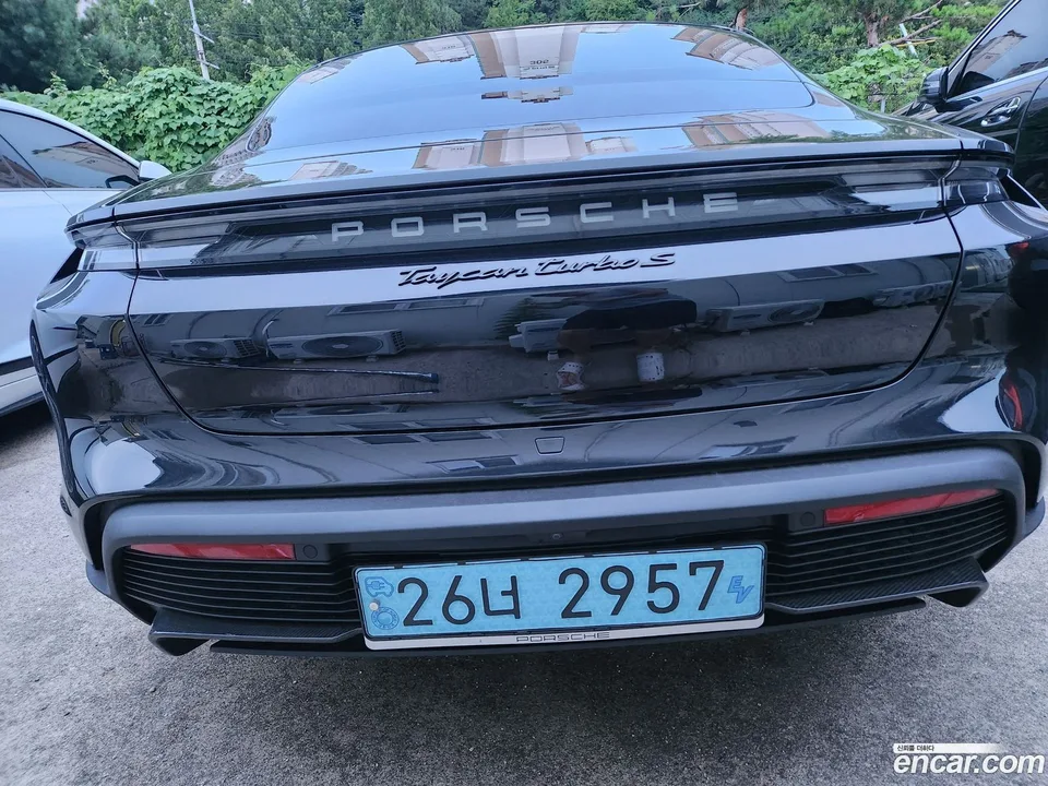 Porsche Taycan S 2022 — thumbnail 4