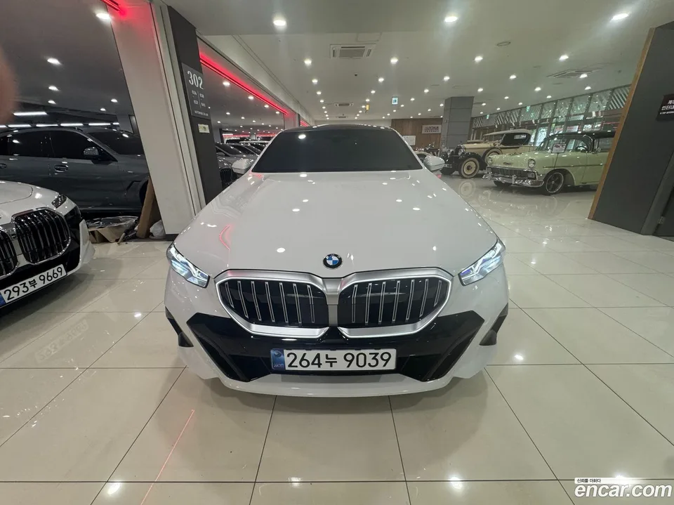 BMW 5 Series 523d xDrive M 2024 — thumbnail 3