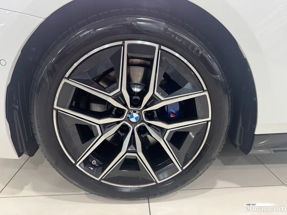BMW 5 Series 523d xDrive M 2024 — thumbnail 5