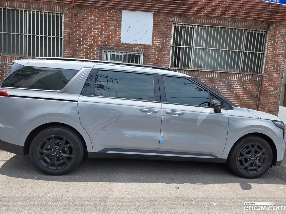 Kia Carnival 9 2025 — thumbnail 3