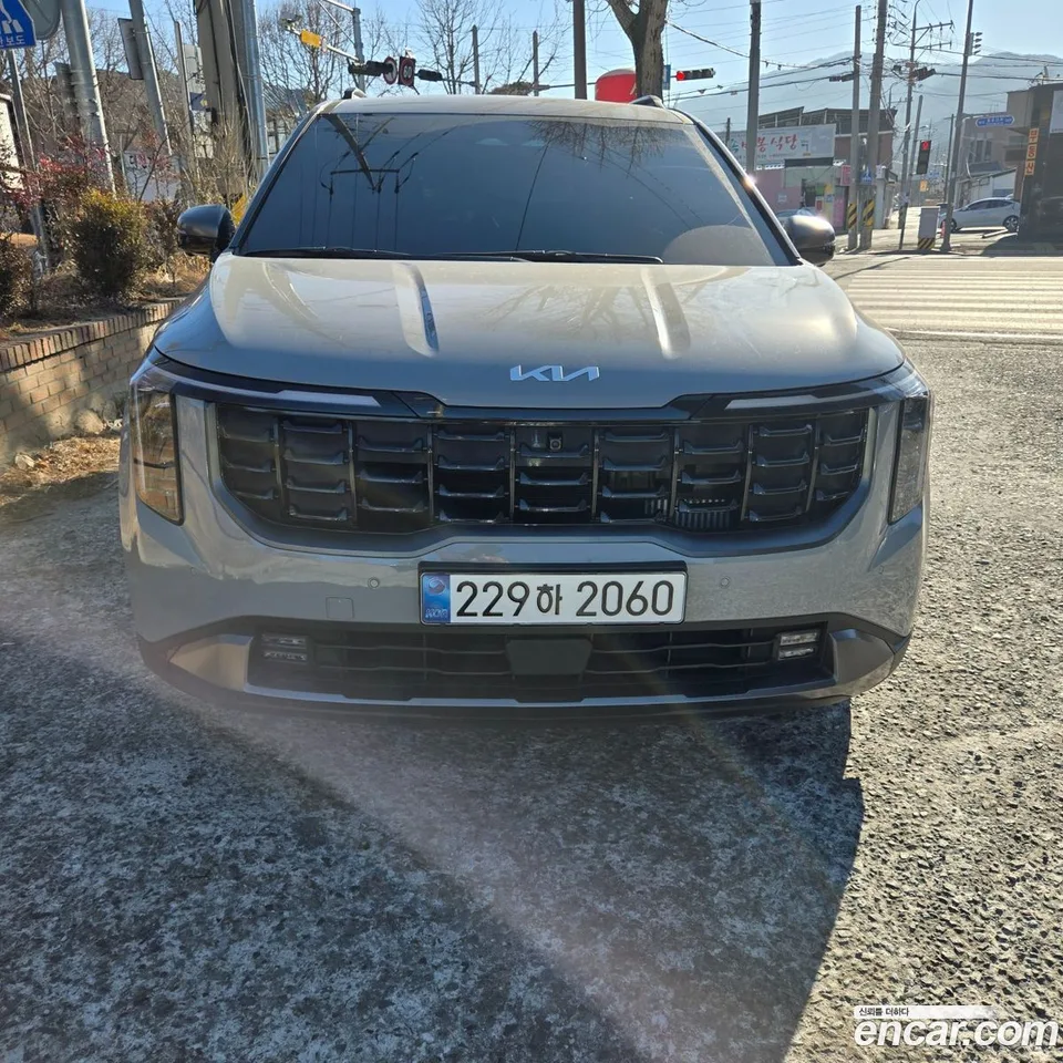Kia Carnival 9 2025 — photo 1, buy with delivery to Moscow