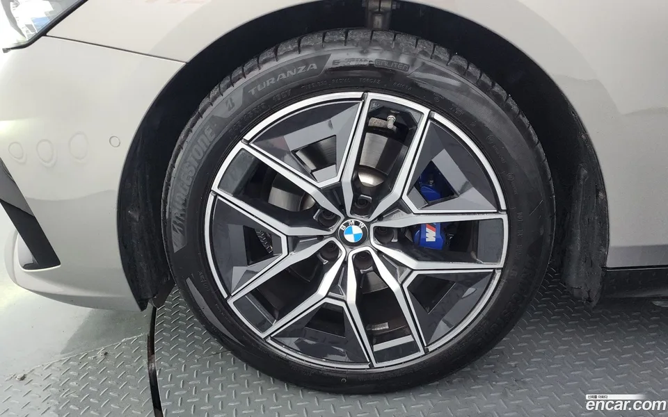 BMW 5 Series 520i M 2025 — thumbnail 2