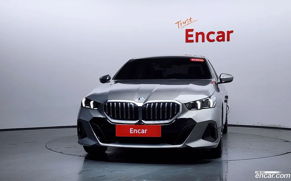 BMW 5 Series 520i M 2025 — thumbnail 3