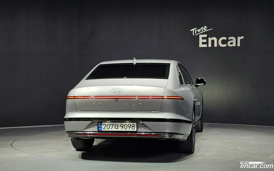 Hyundai Grandeur Hybrid 2023 — thumbnail 4