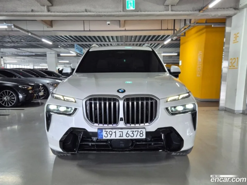 BMW X7 xDrive 40i M 6 2023 — thumbnail 3