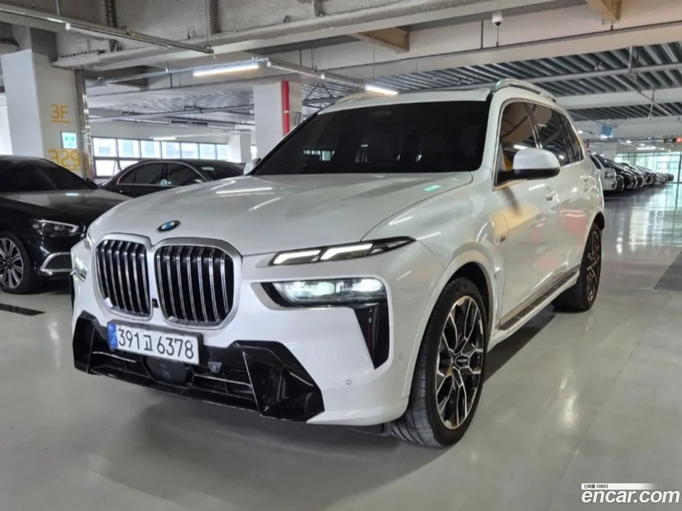 BMW X7 xDrive 40i M 6 2023 — photo 1, buy with delivery to Moscow