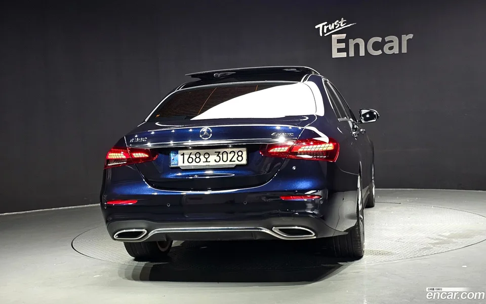 Mercedes-Benz E-Class E350 4MATIC AMG Line 2022 — thumbnail 4
