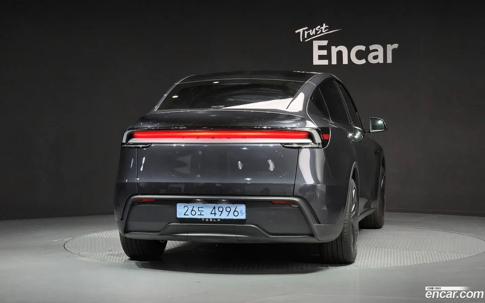 Tesla Model Y RWD 2025 — thumbnail 4