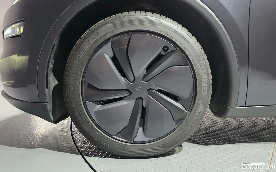 Tesla Model Y RWD 2025 — thumbnail 5