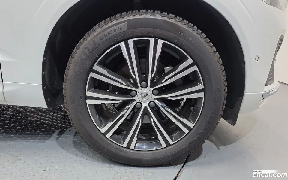 Volvo XC60 B5 2022 — thumbnail 2