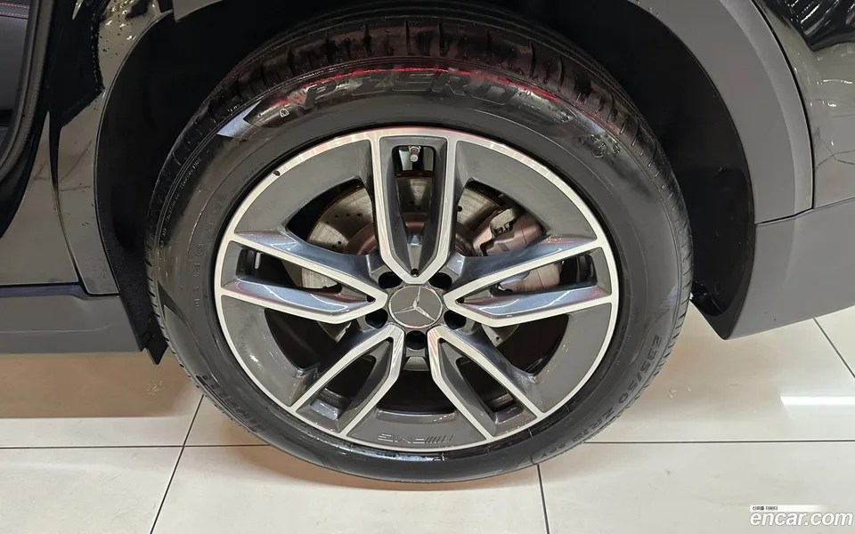 Mercedes-Benz GLB-Class AMG GLB35 4MATIC 2025 — thumbnail 2
