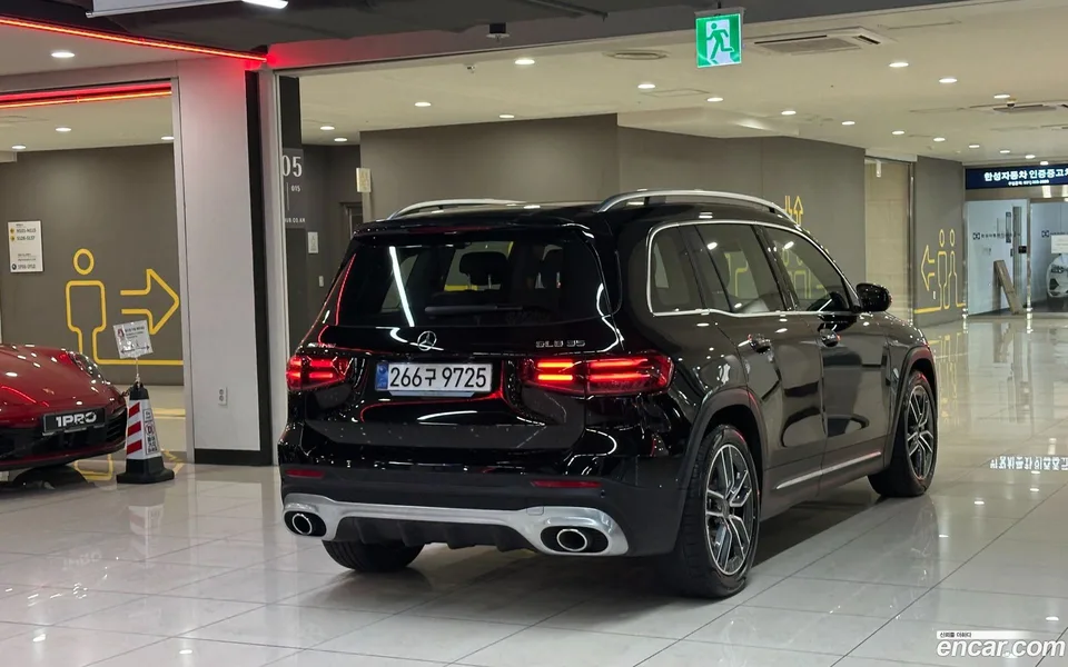 Mercedes-Benz GLB-Class AMG GLB35 4MATIC 2025 — thumbnail 3