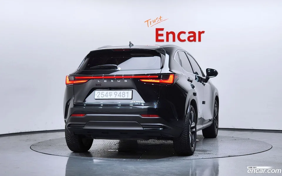 Lexus NX 350h 2023 — thumbnail 4
