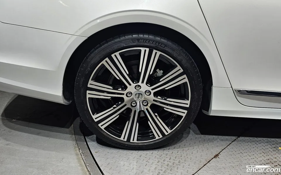 Volvo S90 B6 AWD 2023 — thumbnail 2