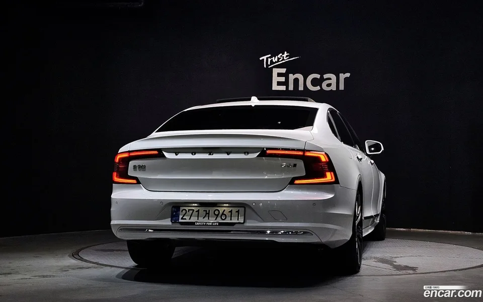 Volvo S90 B6 AWD 2023 — thumbnail 4