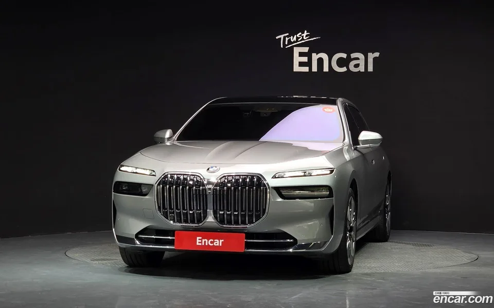 BMW 7 Series 740d xDrive 2024 — thumbnail 3