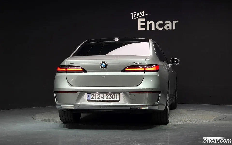 BMW 7 Series 740d xDrive 2024 — thumbnail 4
