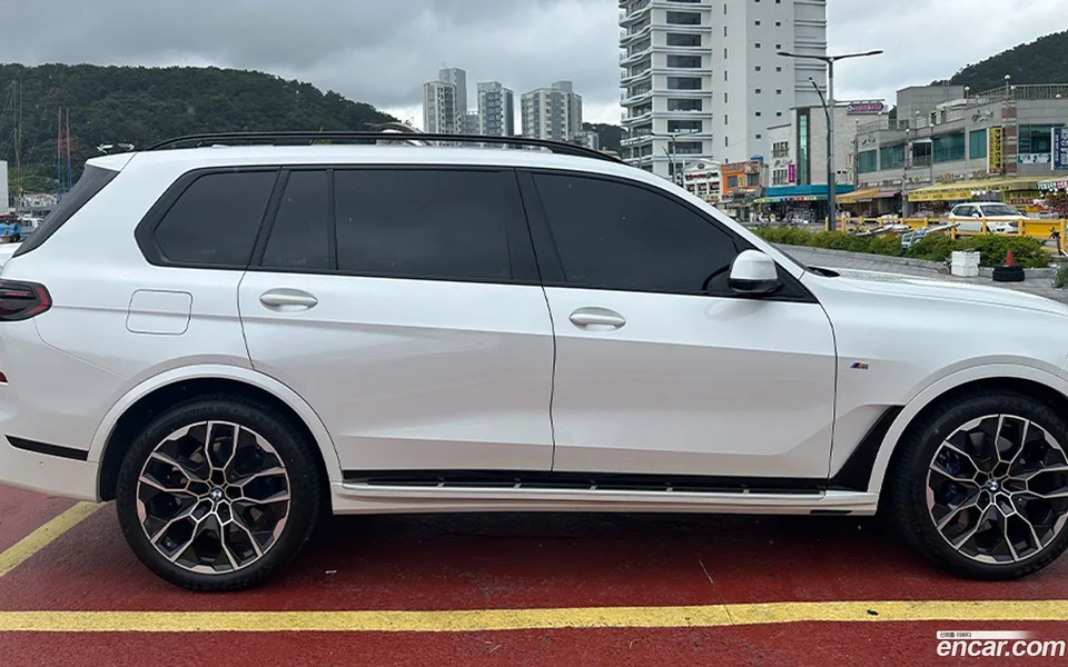 BMW X7 xDrive 40i M 7 2024 — thumbnail 3