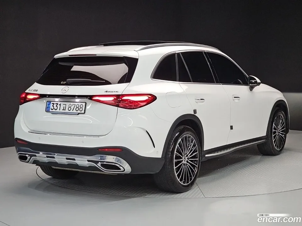 Mercedes-Benz GLC-Class GLC300 4MATIC 2023 — thumbnail 4