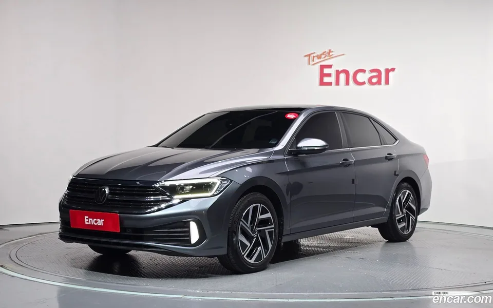 Volkswagen Jetta 1.5 TSI 2022 — photo 1, buy with delivery to Moscow