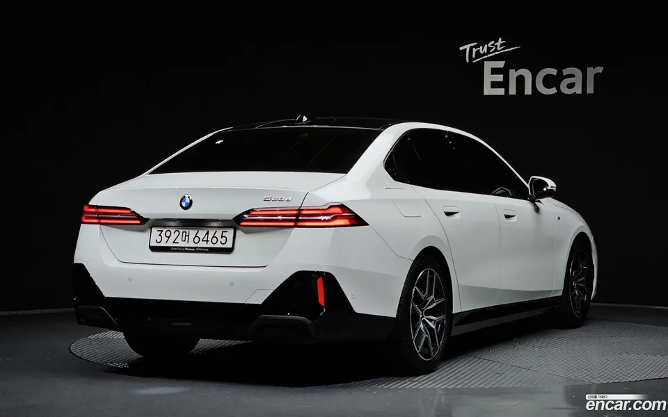 BMW 5 Series 523d M 2025 — thumbnail 2