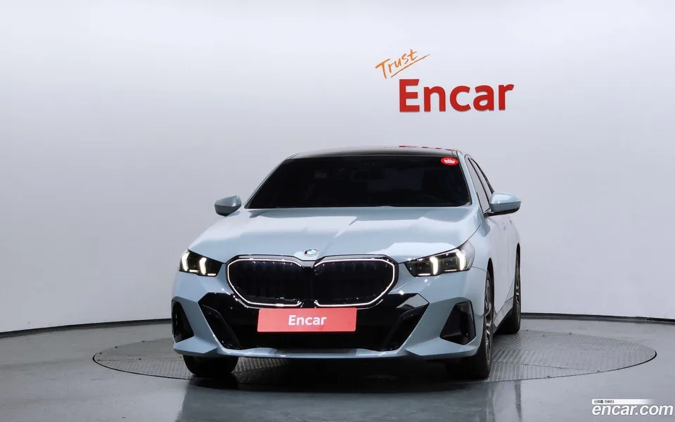 BMW 5 Series 520i 2025 — thumbnail 3
