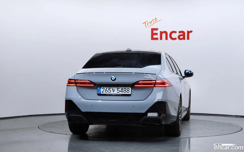 BMW 5 Series 520i 2025 — thumbnail 4