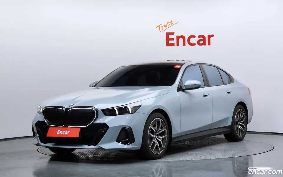 BMW 5 Series 520i 2025 — photo 1, buy with delivery to Moscow