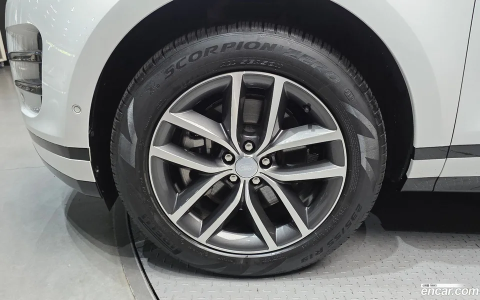 Land Rover Range Rover Evoque P250 SE 2025 — thumbnail 2