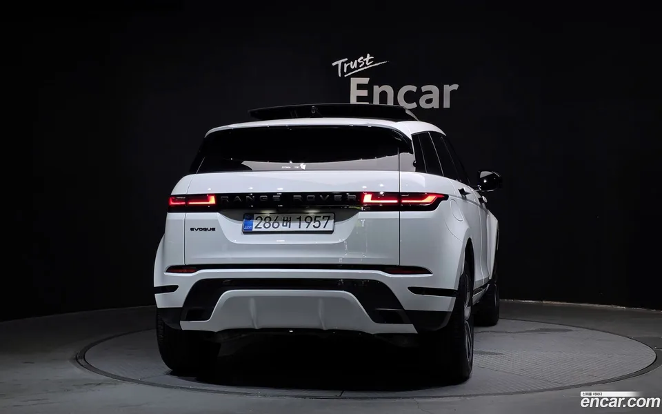 Land Rover Range Rover Evoque P250 SE 2025 — thumbnail 4