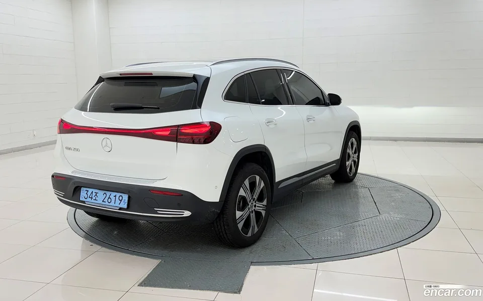 Mercedes-Benz EQA EQA250 2025 — thumbnail 2