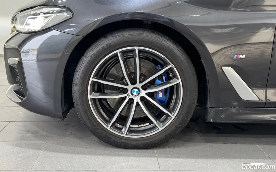 BMW 5 Series 523d M 2023 — thumbnail 2