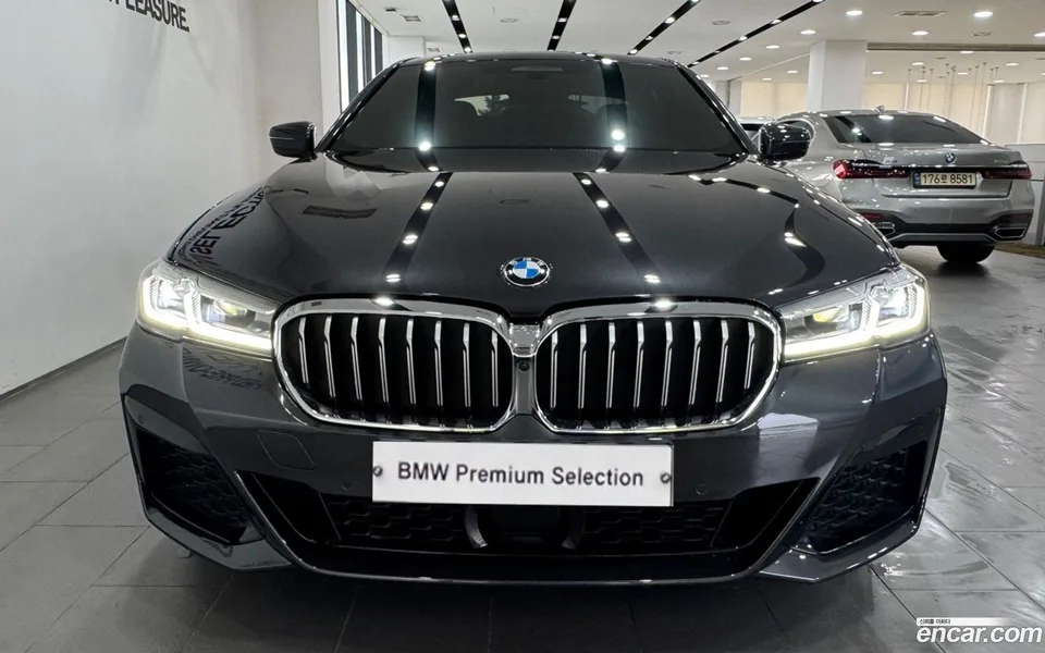 BMW 5 Series 523d M 2023 — thumbnail 3