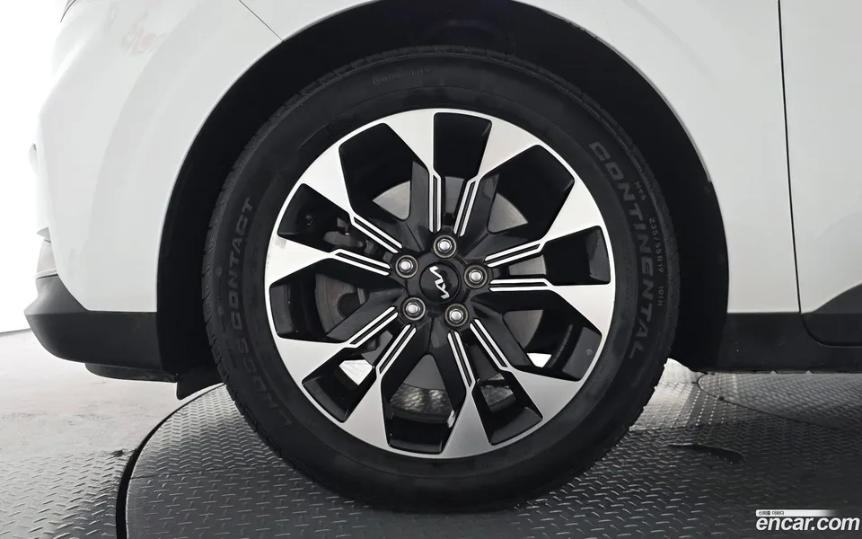 Kia Carnival 7 2023 — thumbnail 2