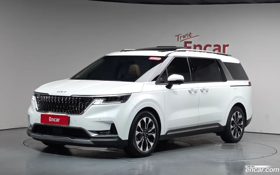 Kia Carnival 7 2023 — photo 1, buy with delivery to Moscow