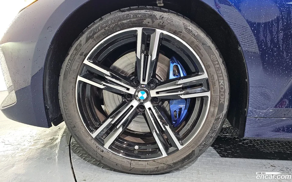 BMW 3 Series 320i M 2025 — thumbnail 2