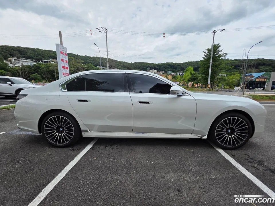 BMW i7 xDrive 60 2026 — thumbnail 3