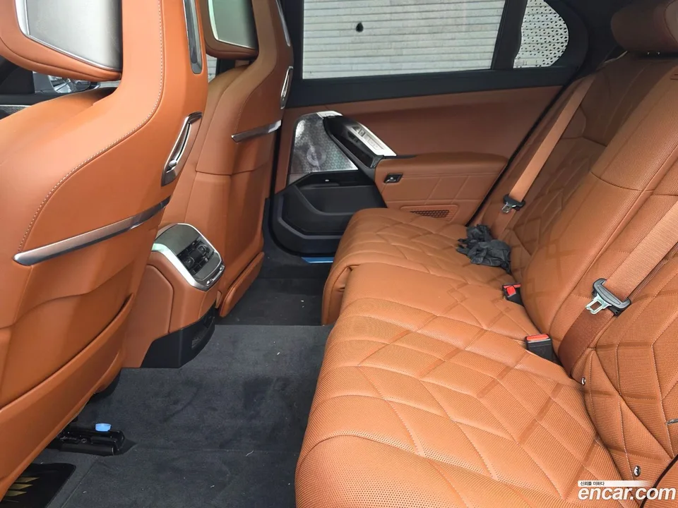 BMW i7 xDrive 60 2026 — thumbnail 5
