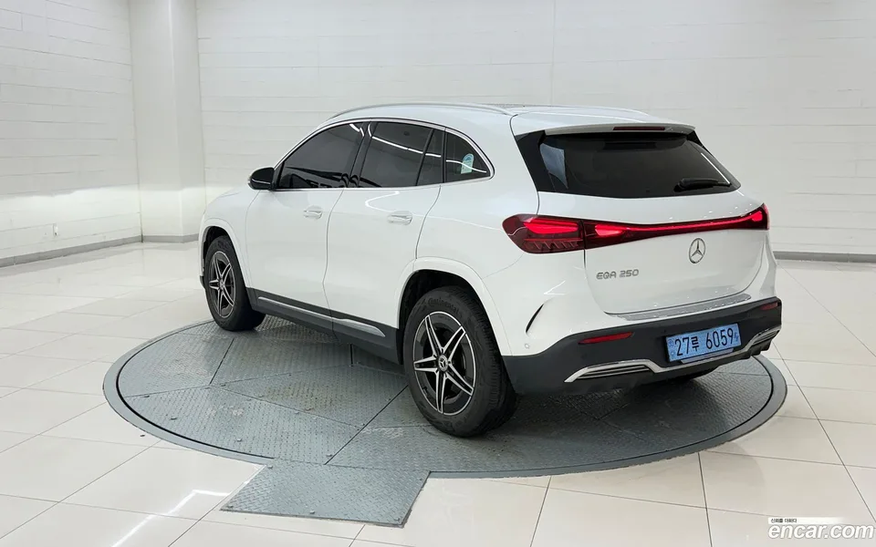 Mercedes-Benz EQA EQA250 AMG 2025 — thumbnail 3
