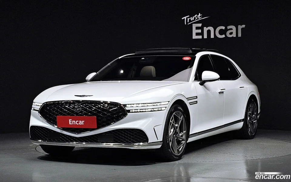 Genesis G90 3.5 AWD 2022 — photo 1, buy with delivery to Moscow