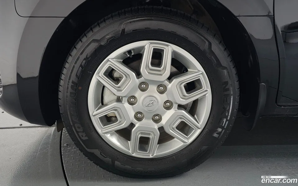 Hyundai Staria 3 2023 — thumbnail 2
