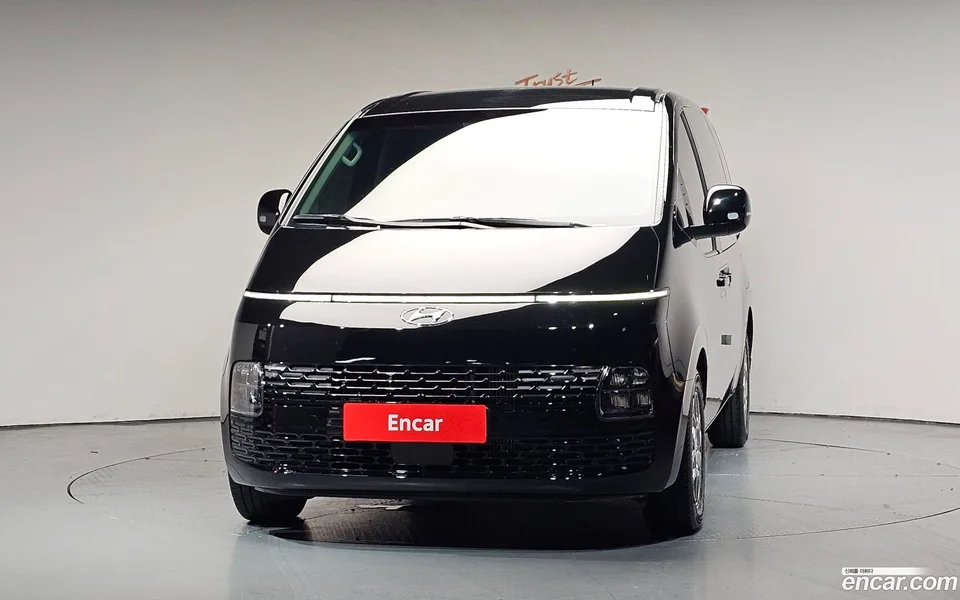 Hyundai Staria 3 2023 — thumbnail 3