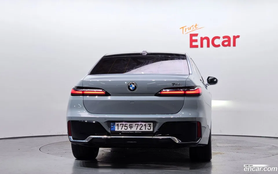 BMW 7 Series 740i sDrive M 2023 — thumbnail 4